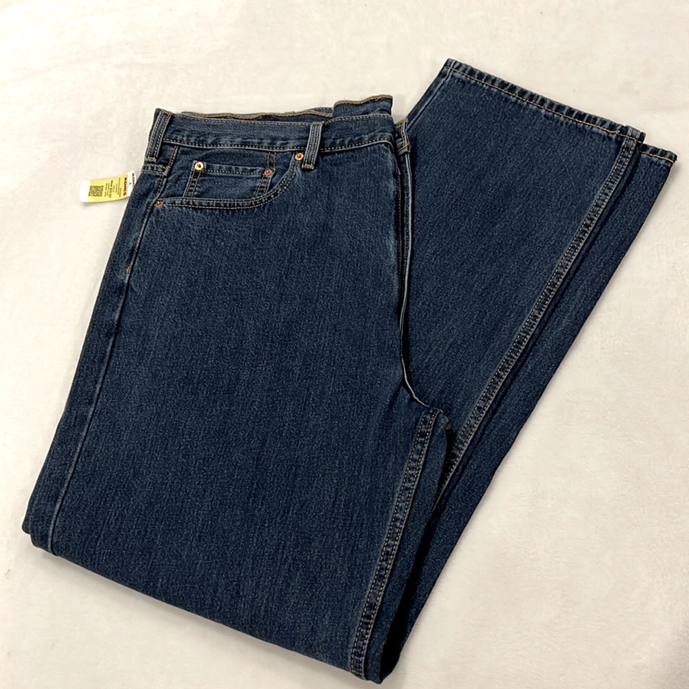 Levi’s Men’s 550 jeans. Medium blue. 44x34